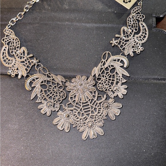 STUDIO S Floral Bib Statement Necklace Silver Tone Vintage Inspired FiligreeNew - Picture 3 of 5